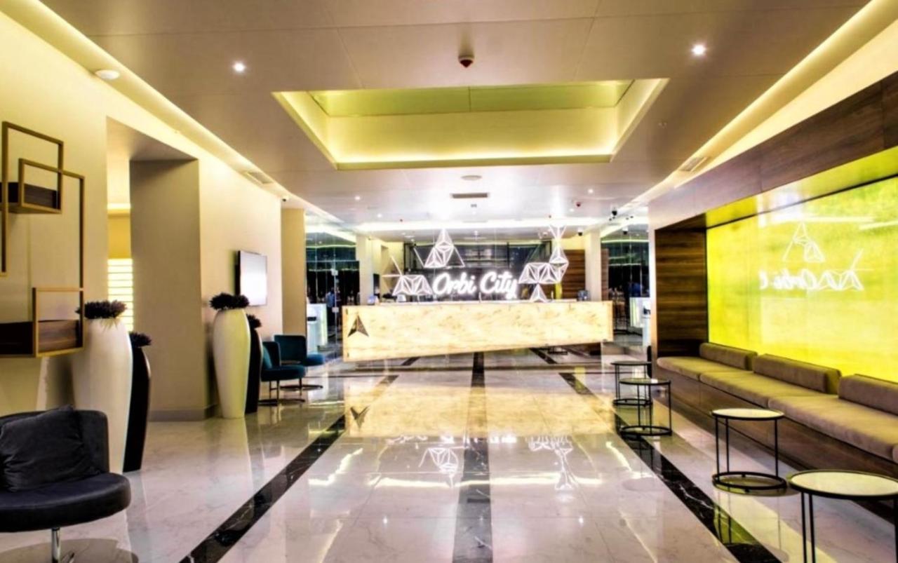 Orbi Twin Towers Aparthotel With Sea View Batumi Exterior photo