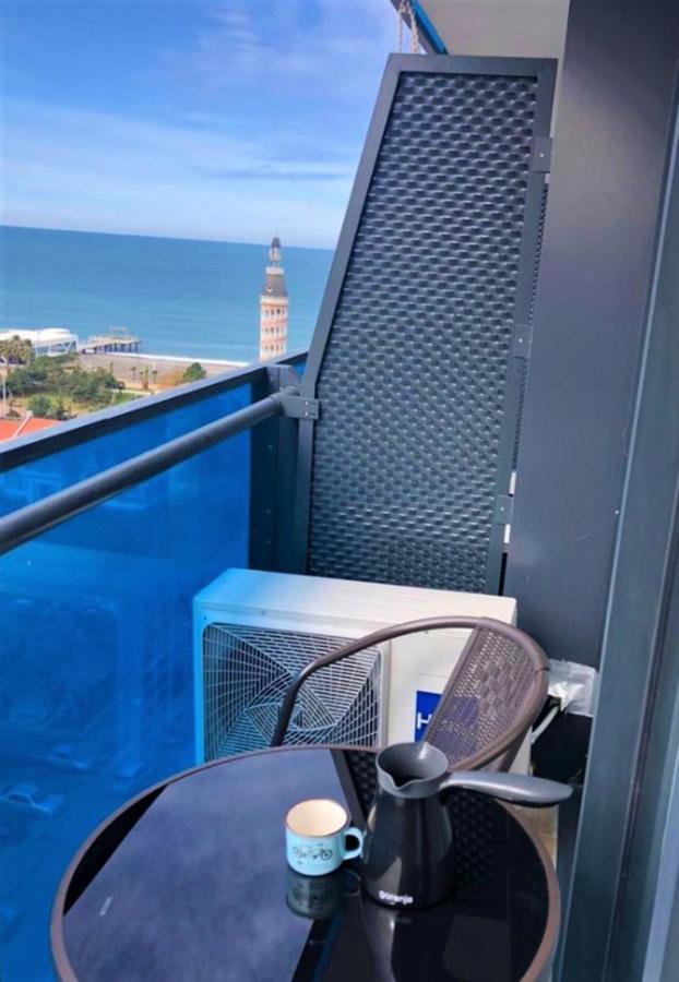 Orbi Twin Towers Aparthotel With Sea View Batumi Exterior photo
