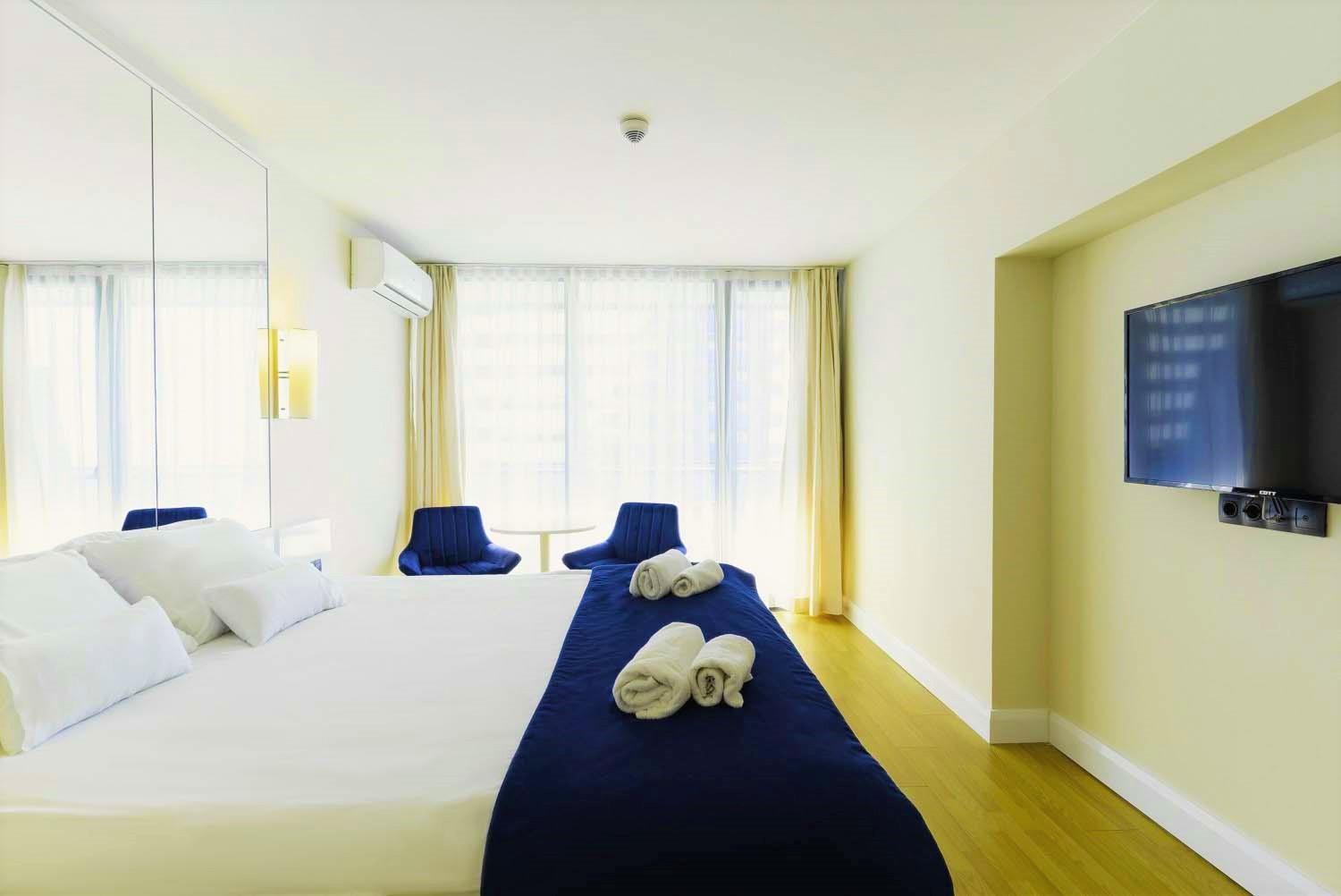 Orbi Twin Towers Aparthotel With Sea View Batumi Exterior photo