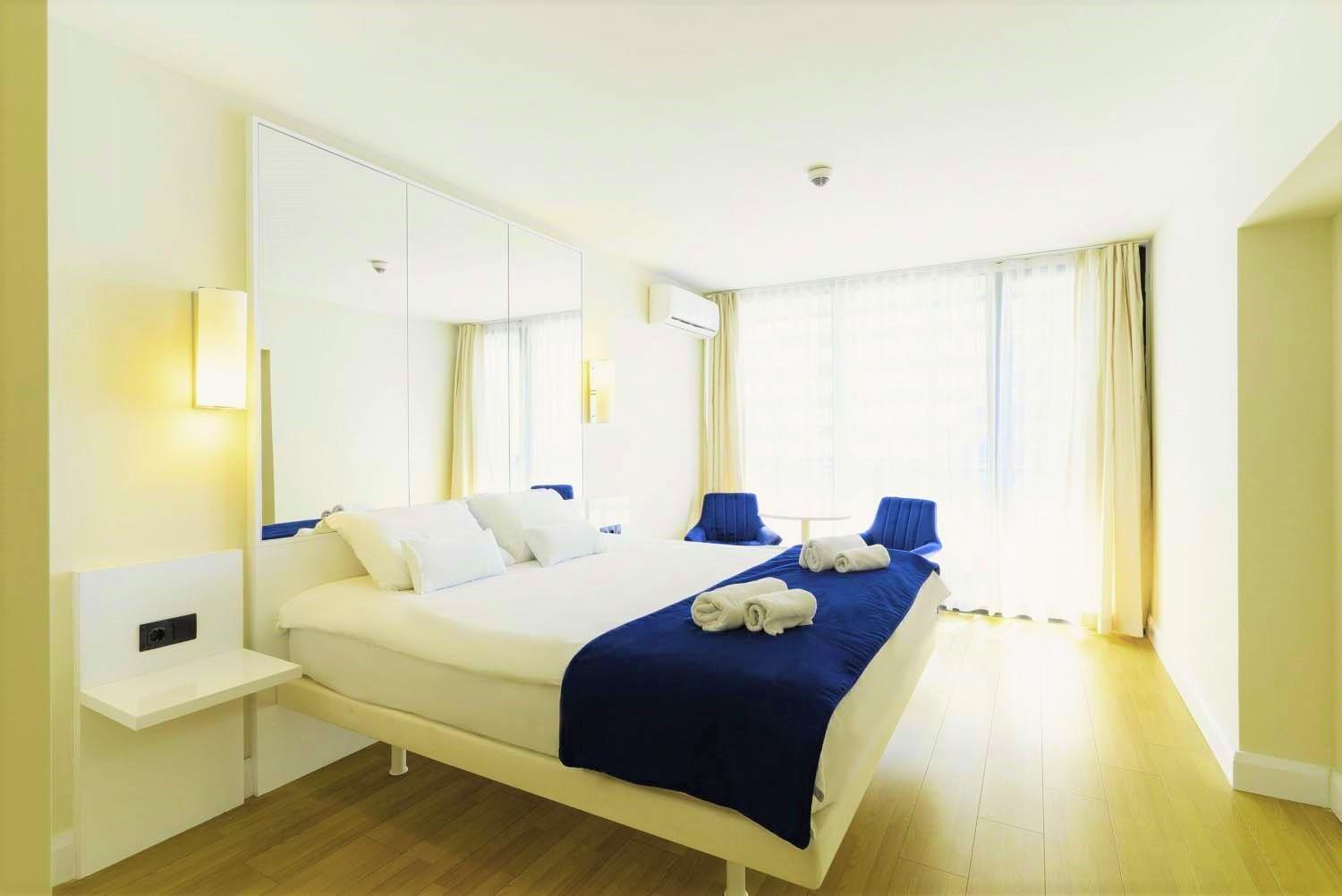 Orbi Twin Towers Aparthotel With Sea View Batumi Exterior photo