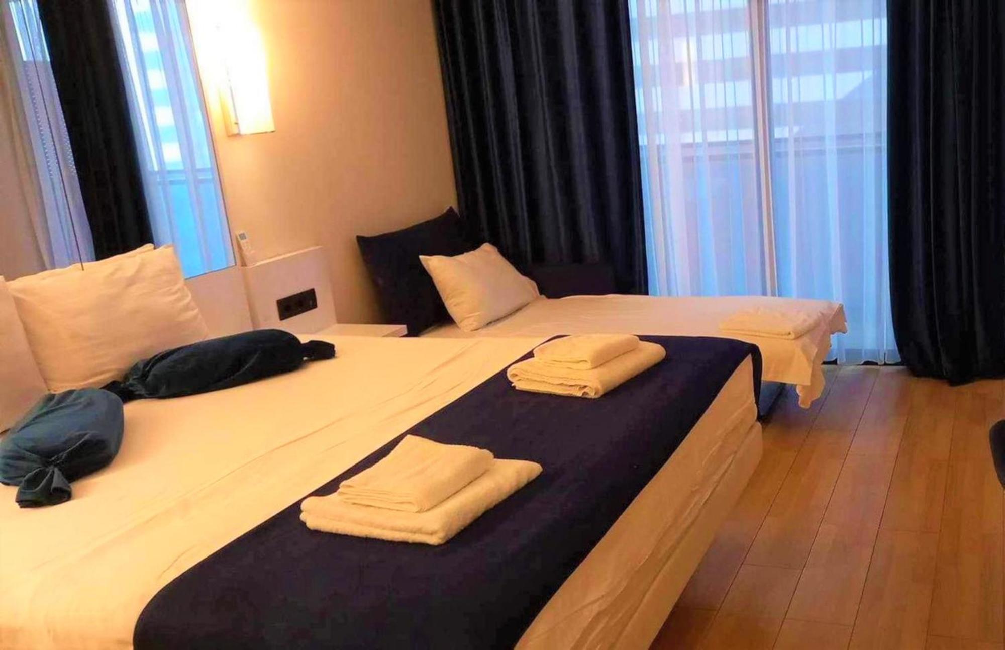 Orbi Twin Towers Aparthotel With Sea View Batumi Exterior photo