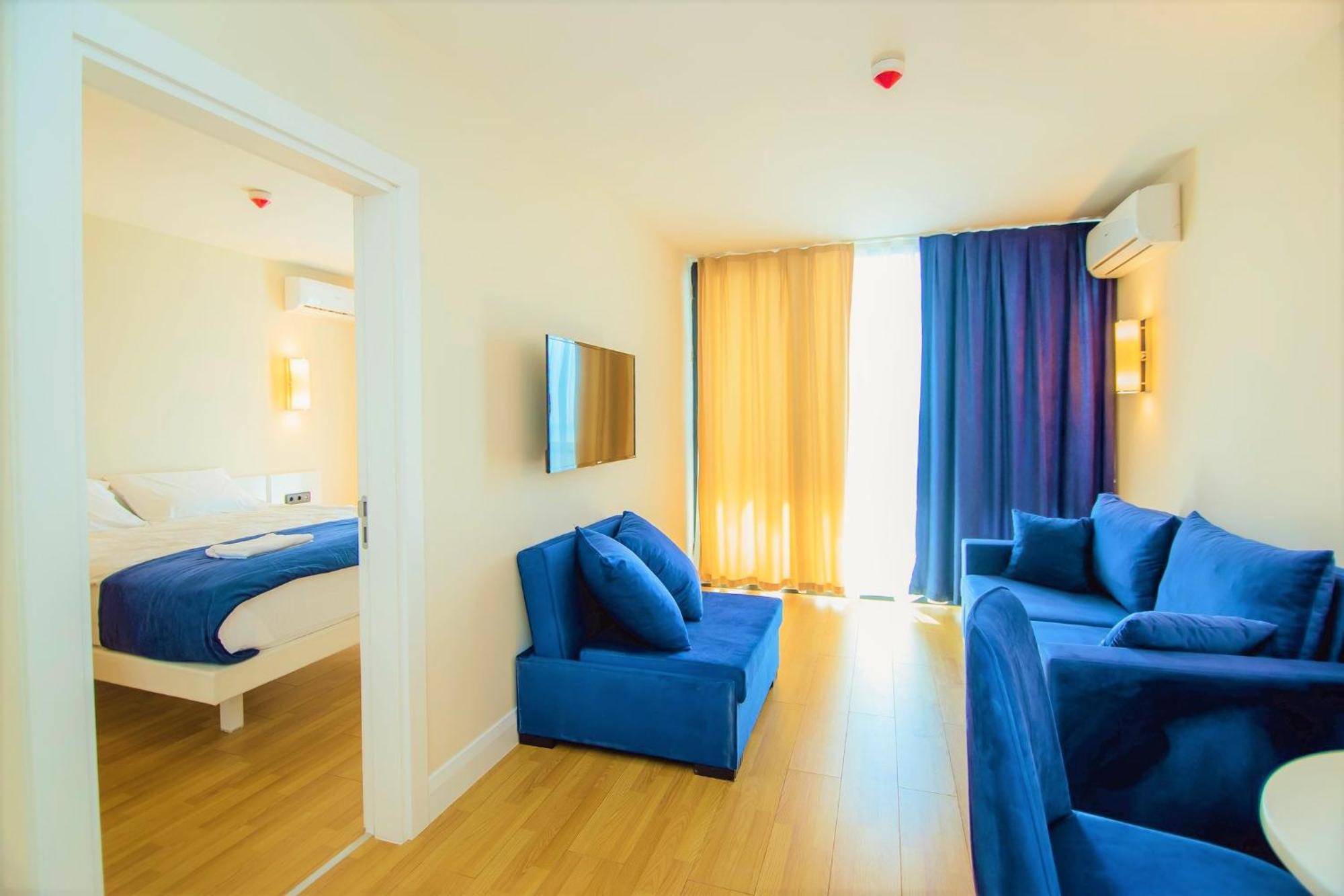 Orbi Twin Towers Aparthotel With Sea View Batumi Exterior photo