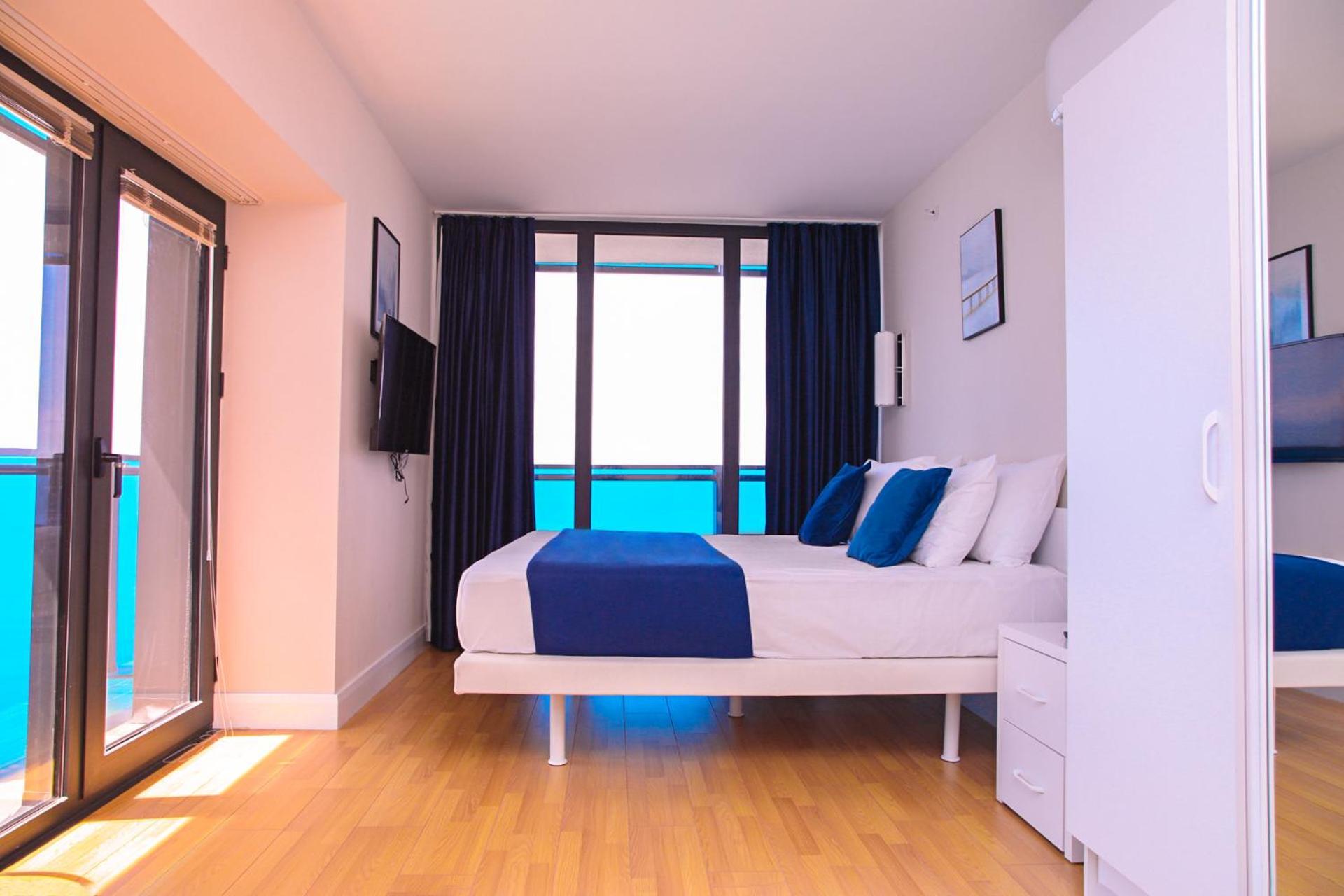 Orbi Twin Towers Aparthotel With Sea View Batumi Exterior photo